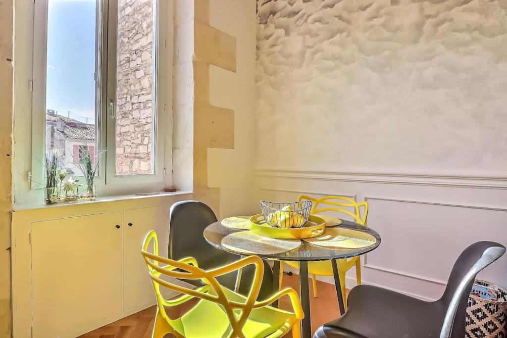 Le Yellow - Central - Climatise Nimes Ngoại thất bức ảnh